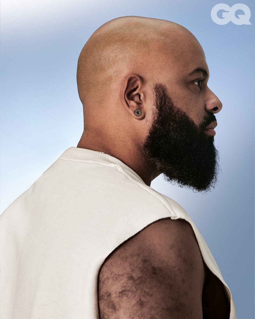 Paulo Gonçalves tem a cabeça raspada e a barba cheia. — Foto: Ernando Prado