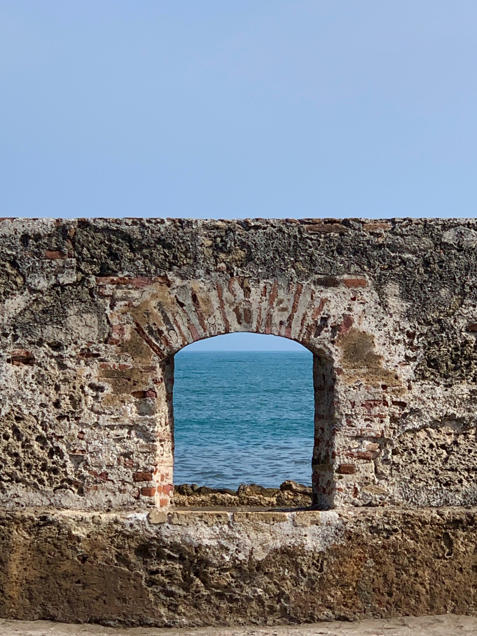 Muralhas cercam a cidade de Cartagena com uma vista lindíssima para o mar — Foto: Charles Piriou