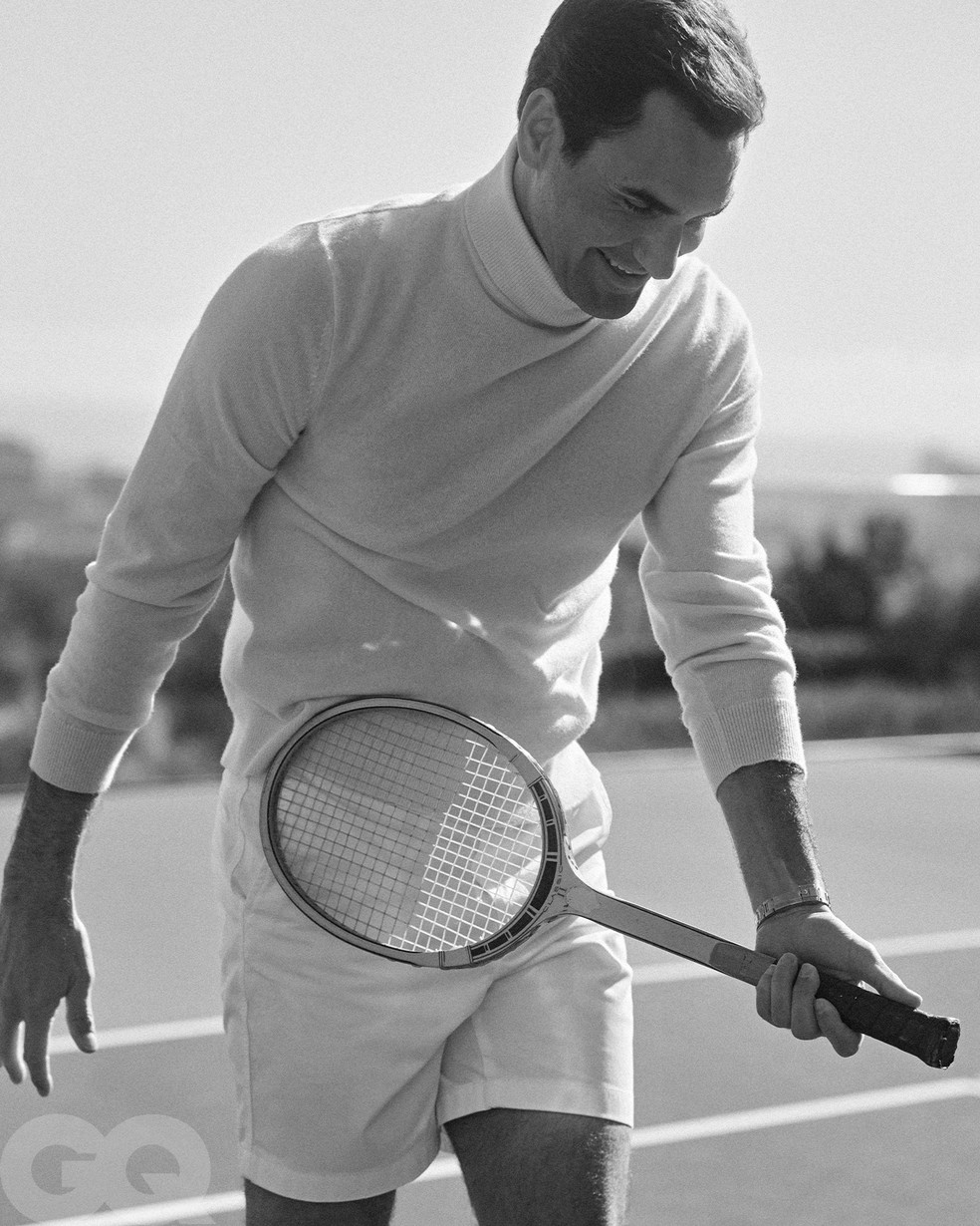 Roger Federer veste suéter Theory | shorts Uniqlo | tênis on — Foto: Lachlan Bailey