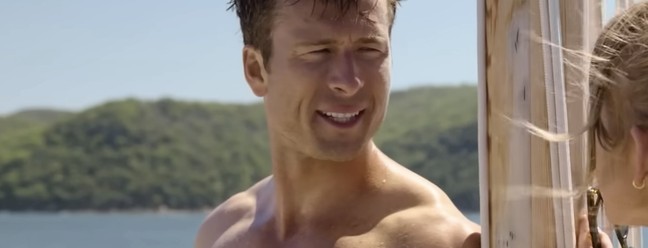 Glen Powell em 'Todos Menos Você' — Foto: Divulgação