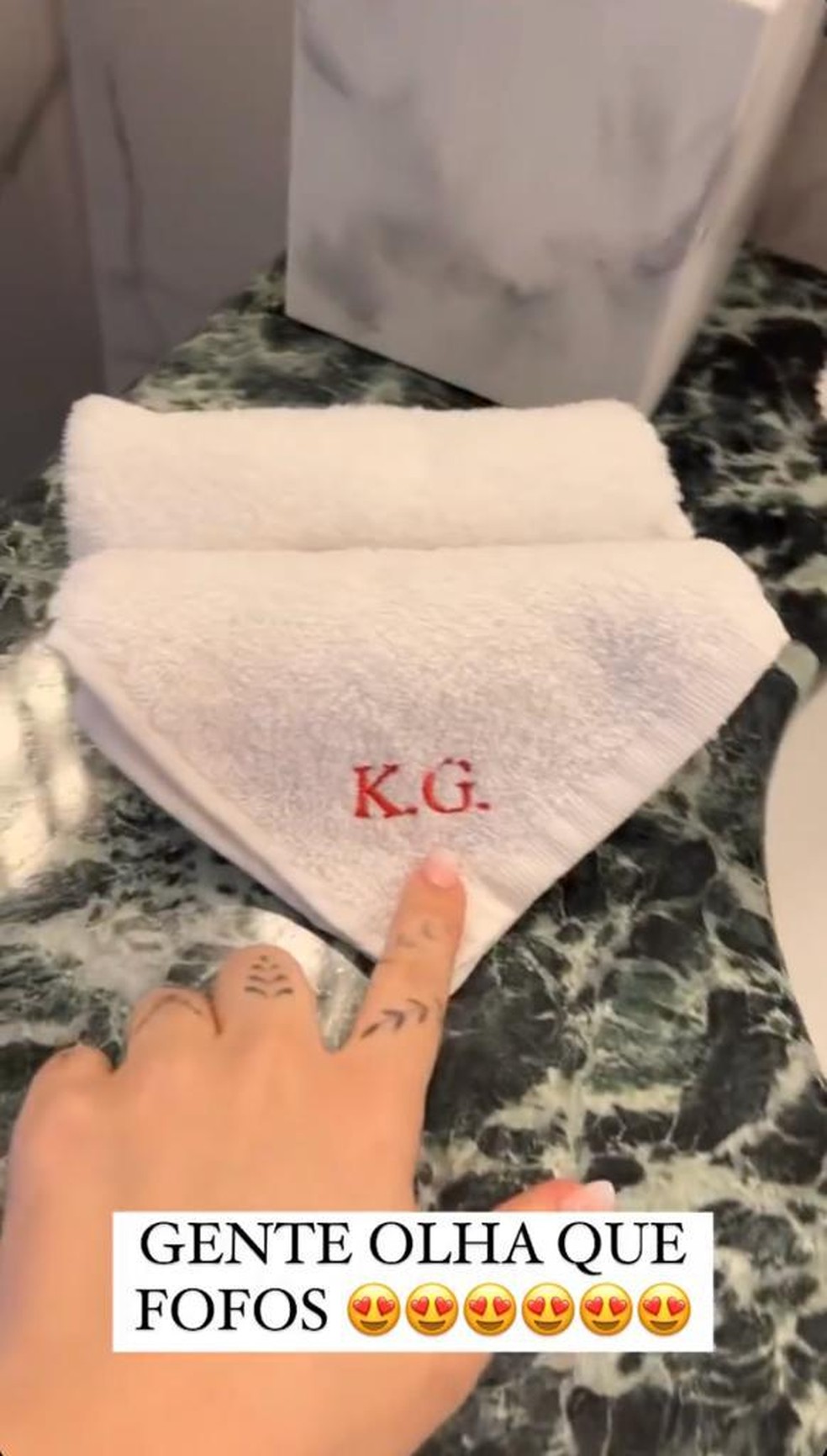Gkay mostra detalhes do quarto de hotel — Foto: Reprodução/Instagram