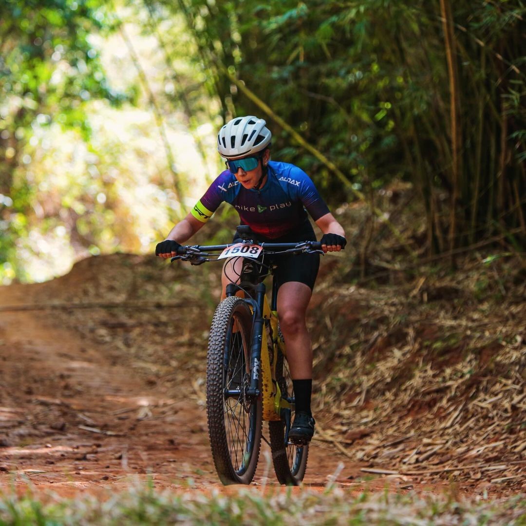 Ciclista viralizou ao relatar assédio sexual durante treino: "Medo de treinar sozinha"