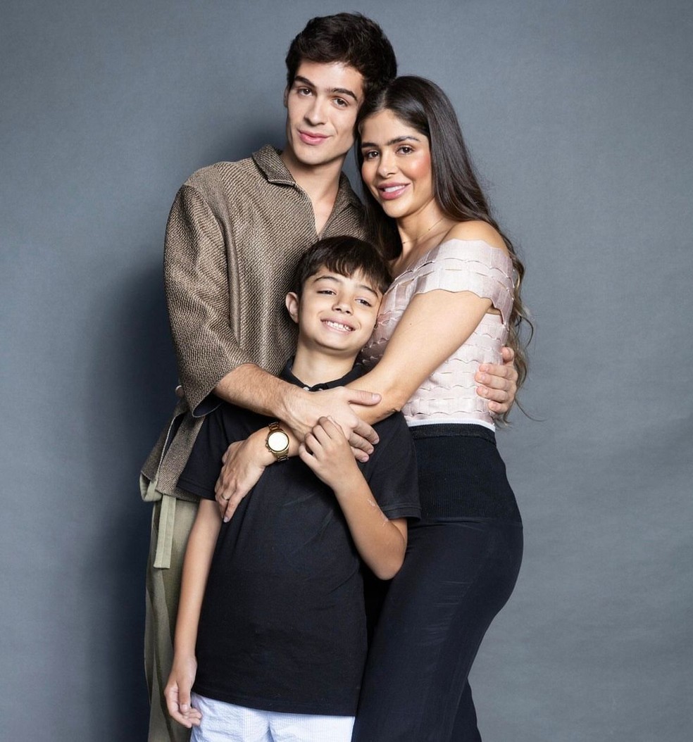 Naira Ávila com os filhos, João Guilherme e Pietro — Foto: Divulgação