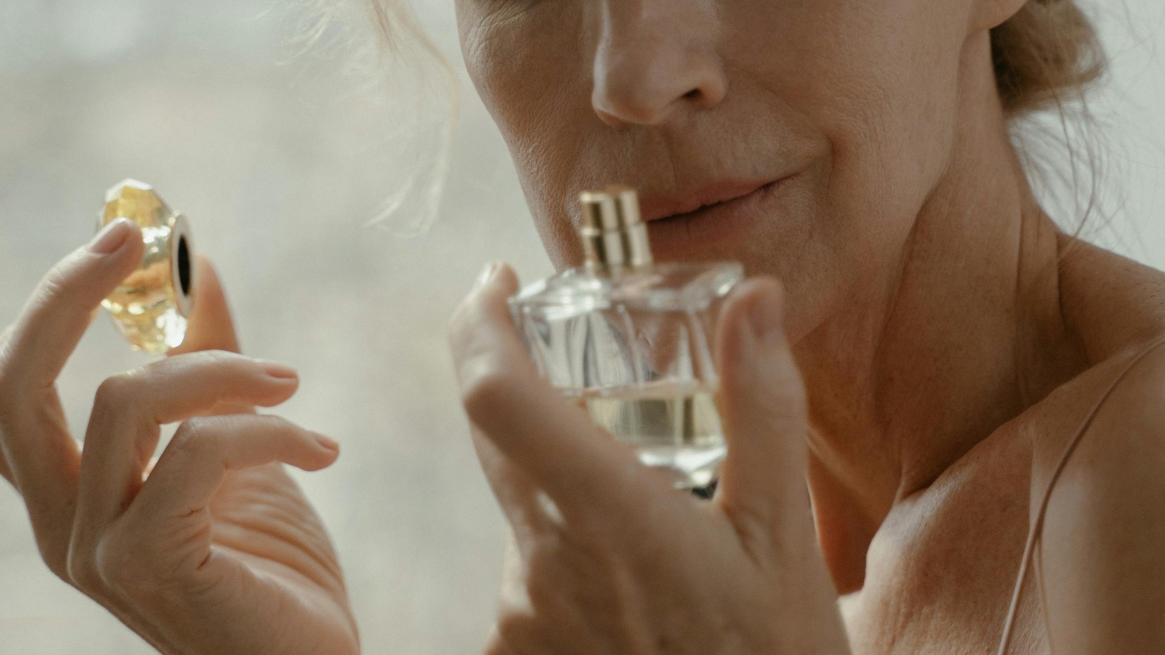 6 perfumes femininos com notas amadeiradas 