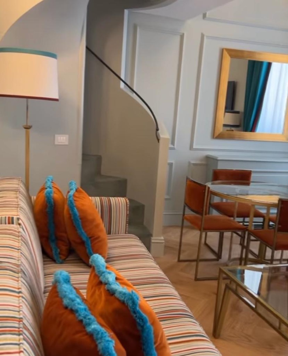 Quarto de hotel de Gkay em Roma — Foto: Reprodução/Instagram