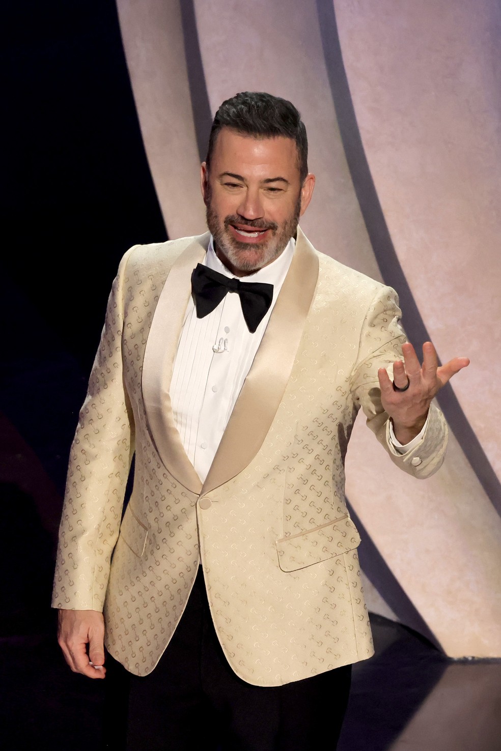 O apresentador Jimmy Kimmel durante a cerimônia do Oscar 2024 — Foto: Getty Images