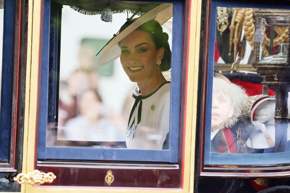 Kate Middleton emociona fãs com presença no Trooping the Colour — a primeira aparição pública desde que revelou um câncer — Foto: Getty Images