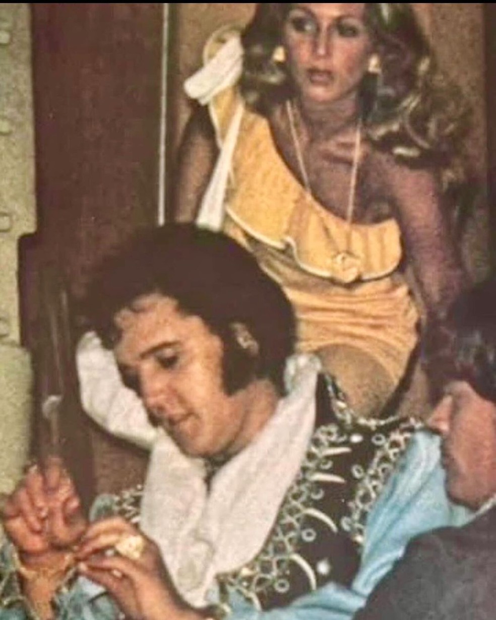 Linda Thompson com Elvis Presley — Foto: reprodução/instagram