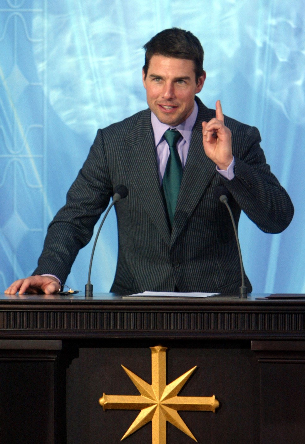 Tom Cruise em inauguração de templo da Igreja da Cientologia na Espanha em 2004 — Foto: Getty Images