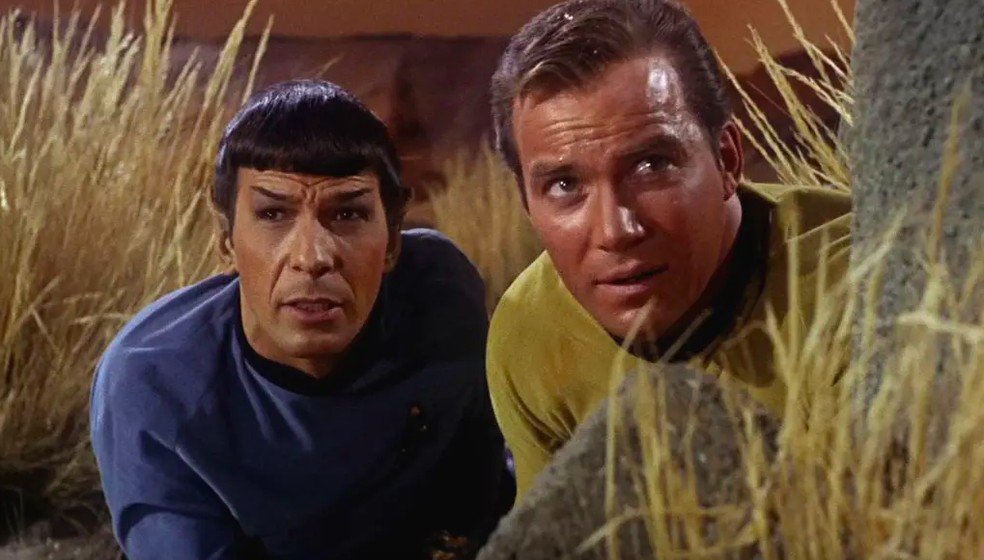 Leonard Nimoy (1931-2015) e William Shatner em cena da série Star Trek — Foto: Reprodução