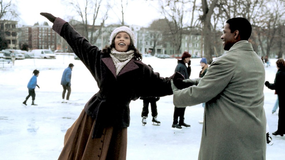 Whitney Houston e Denzel Washington em 'Um Anjo em Minha Vida' — Foto: Reprodução
