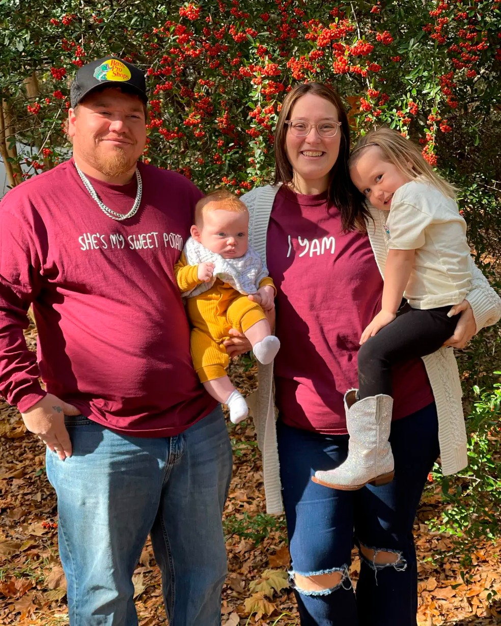 Lauryn Efird, o marido e dois de seus filhos — Foto: reprodução/instagram