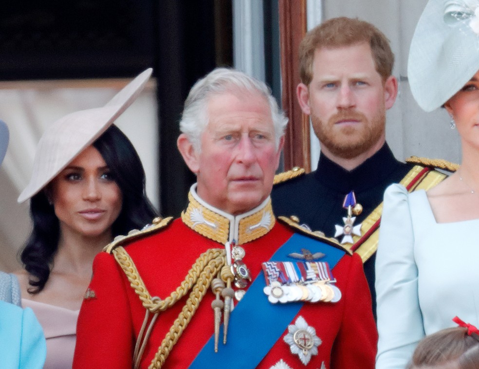 Meghan Markle e Príncipe Harry na companhia do Rei Charles III em foto de 2018 — Foto: Getty Images