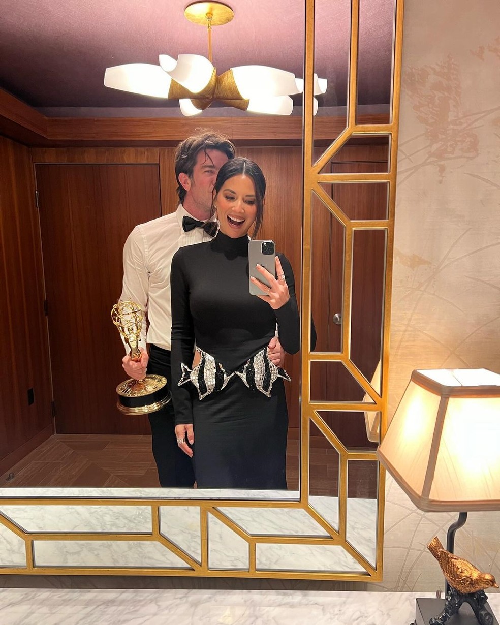 Olivia Munn e o companheiro, o ator John Mulaney — Foto: Reprodução/Instagram