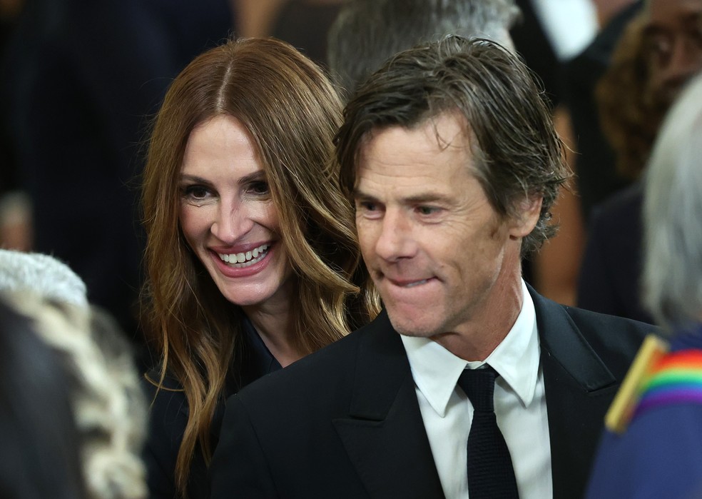 Julia Roberts e marido, Daniel Moder, em evento da NBC. — Foto: GettyImages