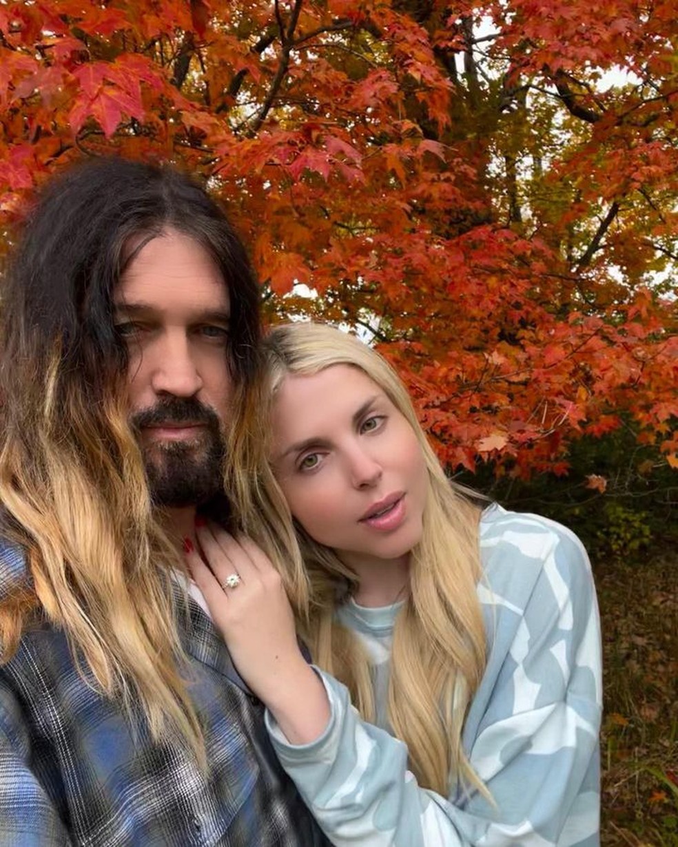 Os cantores Billy Ray Cyrus e Firerose — Foto: Instagram