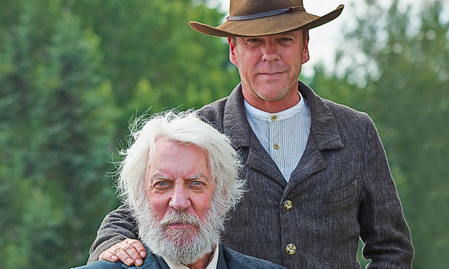 Kiefer com o pai Donald Sutherland em 'O Retorno de John Henry'