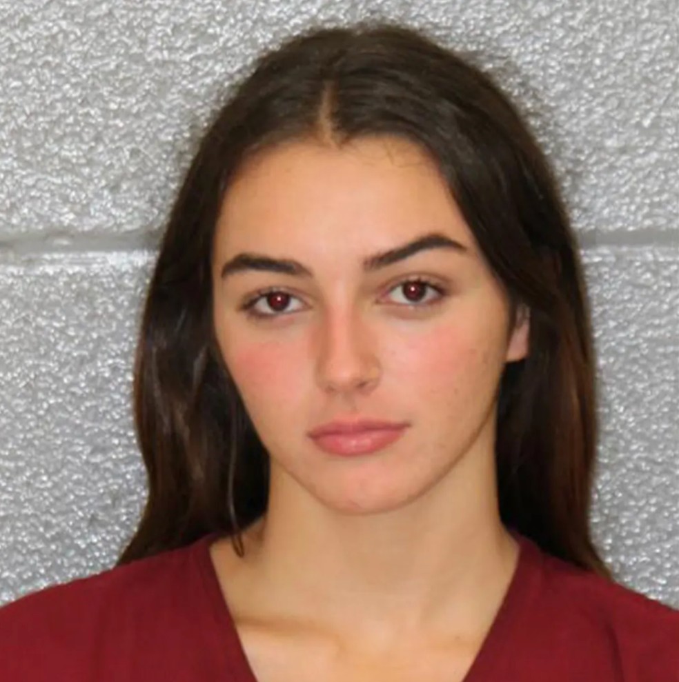 Avery Sehorn, filha da atriz Angie Harmon, em foto após prisão — Foto: Divulgação