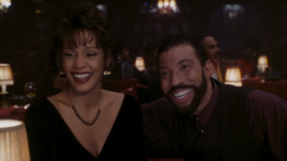 Whitney Houston e Lionel Richie em 'Um Anjo em Minha Vida' — Foto: Reprodução