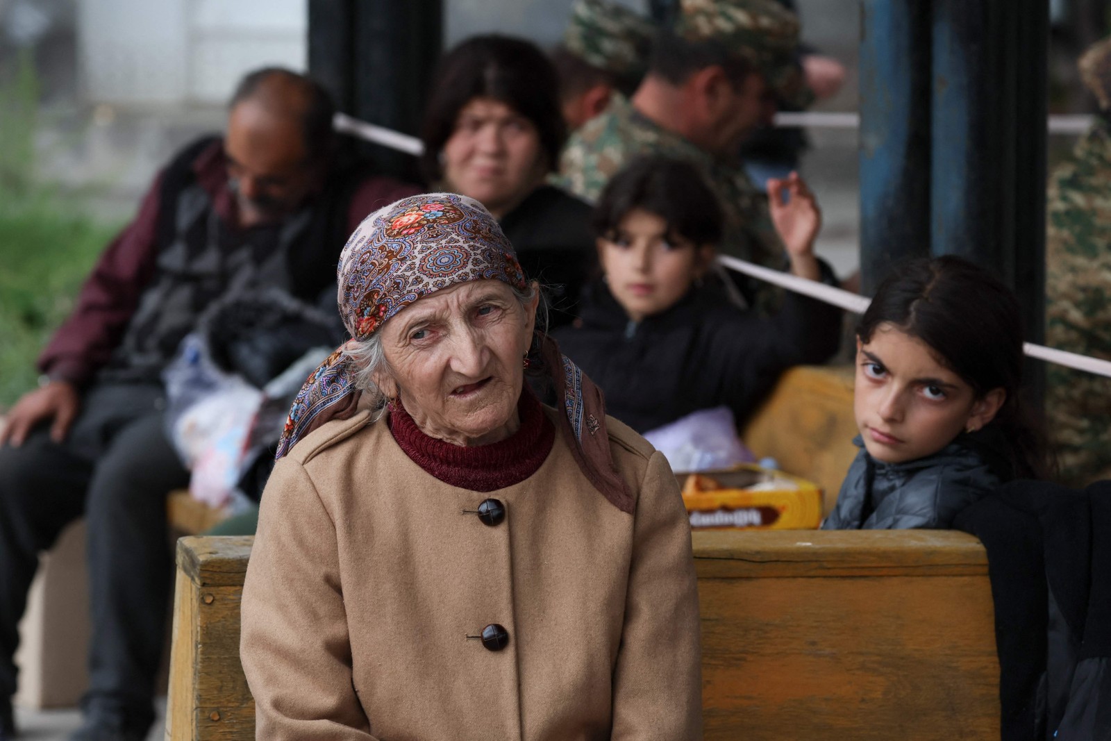 Moradores deixam a região de Nagorno-Karabakh e fogem para a Armênia — Foto: ALAIN JOCARD/AFP