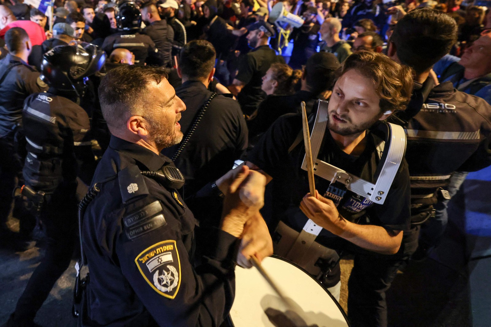 Atos ocorreram em Tel Aviv, Cesareia, Jerusalém, Raanana e Herzliya — Foto: AHMAD GHARABLI / AFP