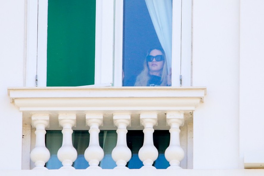 Madonna na janela do quarto do Copacabana Palace