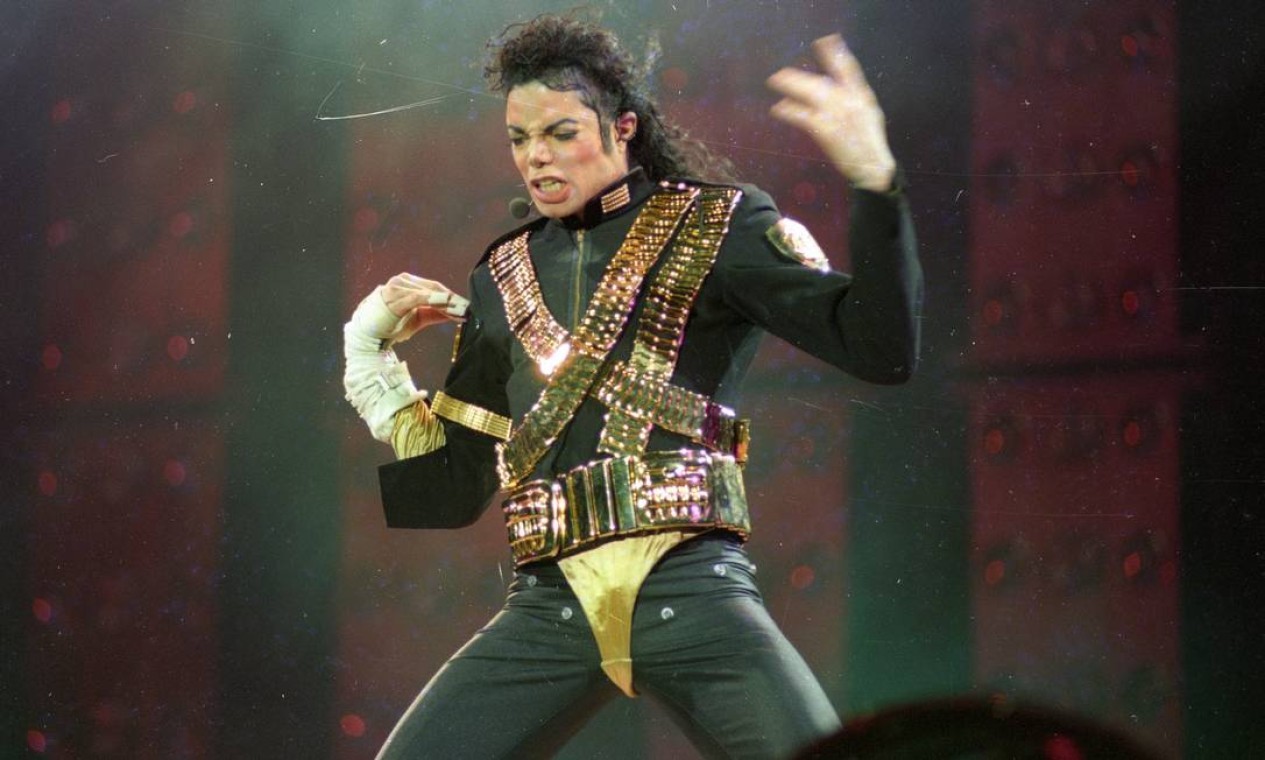 Michael Jackson se apresenta no Estádio do Morumbi, São Paulo, em outubro de 1993  — Foto: Ivo Gonzalez / Agência O Globo