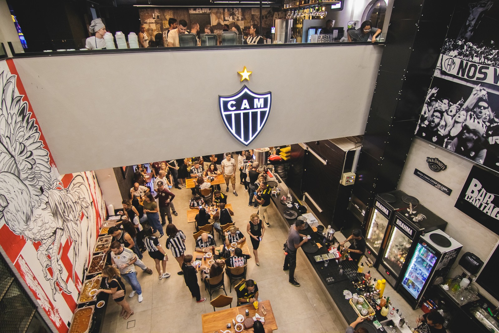 Ator Daniel de Oliveira abre bar temático de futebol em Belo Horizonte — Foto: Divulgação