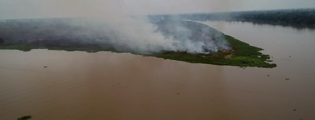Incêndio já destruiu mais de 1,5 mil hectares de vegetação nativa da Serra do Amolar, local considerado um santuário de biodiversidade no Pantanal. Por ser uma das regiões mais preservadas do Pantanal, brigadistas demoram cerca de 5 horas para acessar local das chamas. — Foto: Corpo de Bombeiros MS
