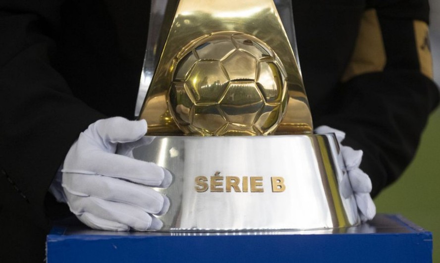 O troféu do Campeonato Brasileiro da Série B: denúncias de manipulação de resultados