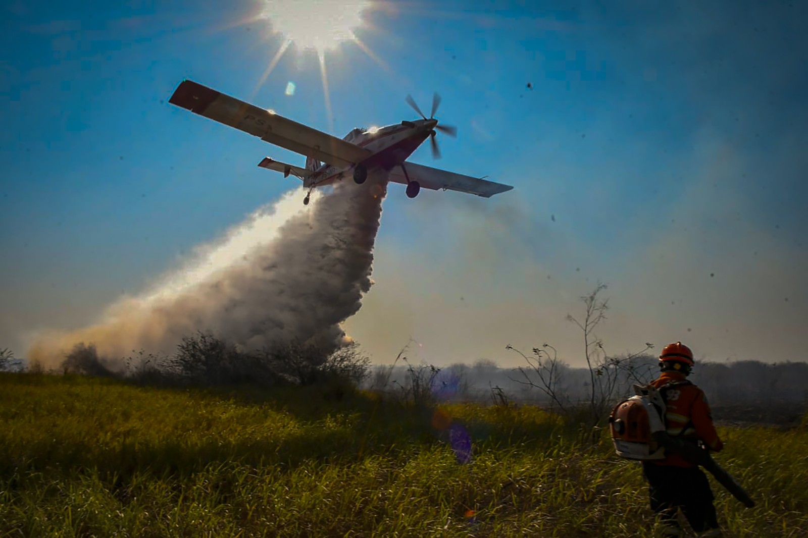 Operação no Pantanal - Combate aéreo a incêndios no Pantanal — Foto: Bruno Rezende / Governo de MS