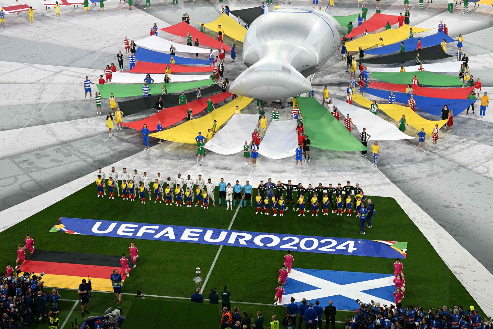 Cerimônia de abertura do Campeonato Euro 2024 de futebol da UEFA, antes da partida do Grupo A entre Alemanha e Escócia, na Arena de Futebol de Munique, em Munique, em 14 de junho de 2024. — Foto: THOMAS KIENZLE / AFP