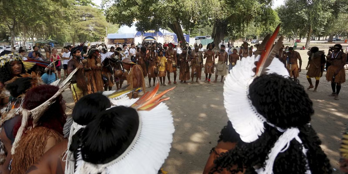 Tupinambás reencontram manto sagrado que ficou na Europa por mais de 300 anos