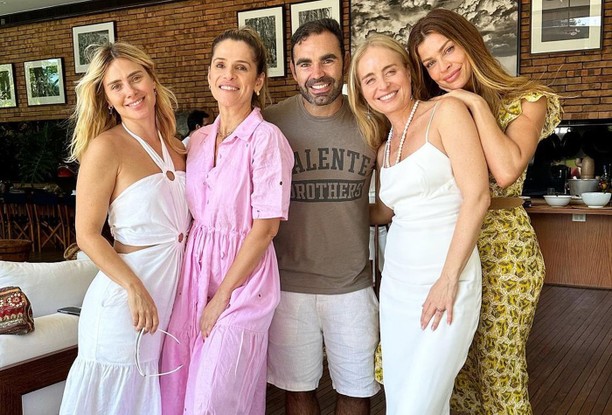 Carolina Dieckmann, Ingrid Guimarães, Angélica e Grazi Massafera com Chico Salgado