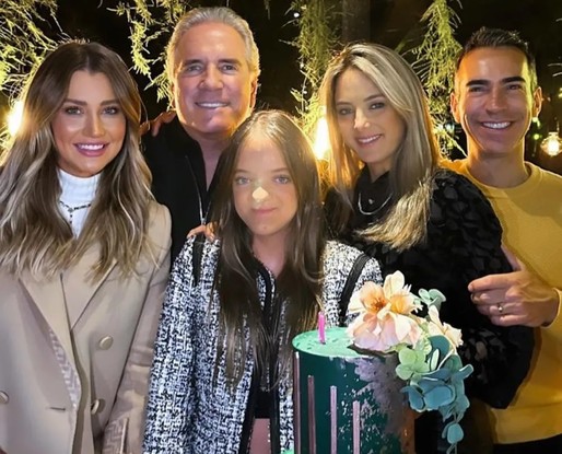 Roberto Justus e Ticiane Pinheiro com a filha, Rafa, e os parceiros, Ana Paula Siebert e Cesar Tralli