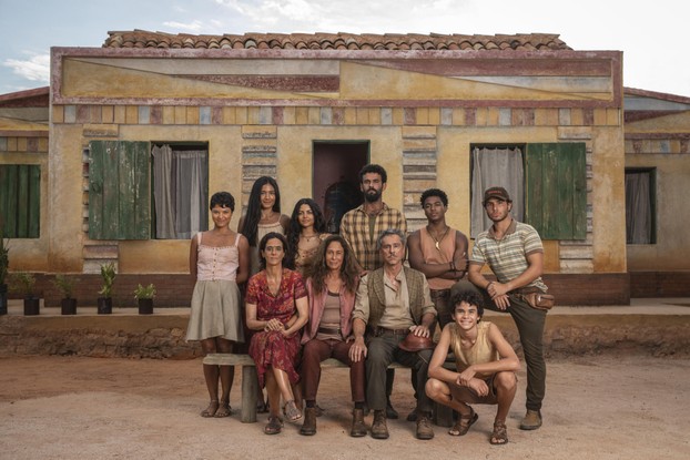 Heloísa Honein, Dandara Queiroz, Larissa Bocchino, Igor Fortunato, Guthierry Sotero, Igor Jansen, Mariana Lima, Andréa Beltrão, Alexandre Nero e Tomás de França formam o núcleo da Família Leonel Limoeiro em 'No Rancho Fundo'