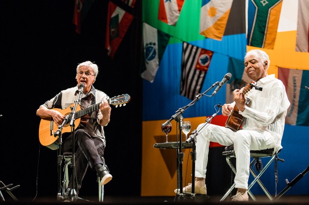 Caetano Veloso e Gilberto Gil cantam juntos no palco da turnê 'Dois Amigos, um Século de Música', em São Paulo