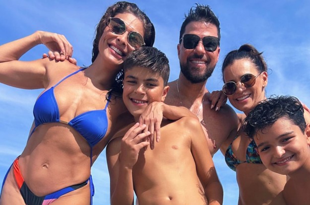 Juliana Paes com o marido, filho e amigos