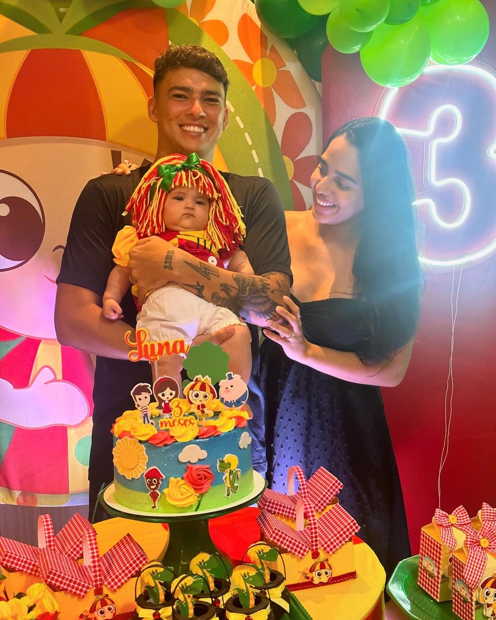 Mirella Santos e Gabriel Farias comemoram três meses da filha — Foto: Reprodução/Instagram