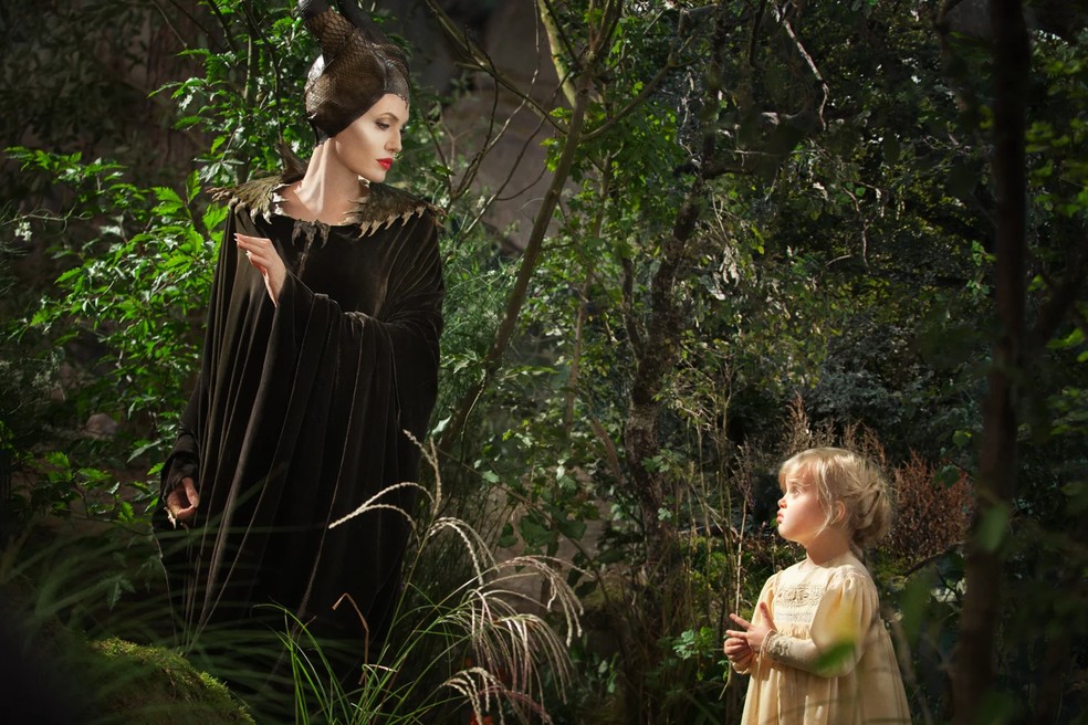 Angelina Jolie e a filha Vivienne em cena de 'Malévola' (2014) — Foto: Divulgação/Disney