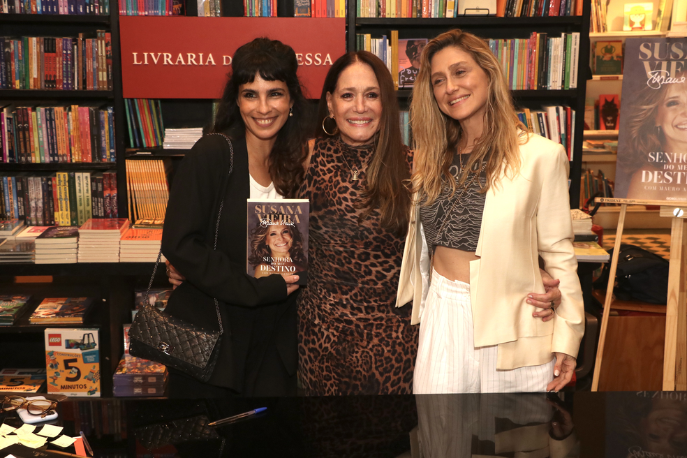 Maria ribeiro e Amora Mautner prestigiam livro de Susana Vieira — Foto: Rogério fidalgo  AGNEWS
