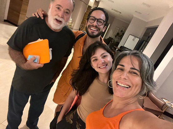 Tony Ramos, Rainer Cadete, Débora Ozorio e Gloria Pires nos bastidores de 'Terra e Paixão'
