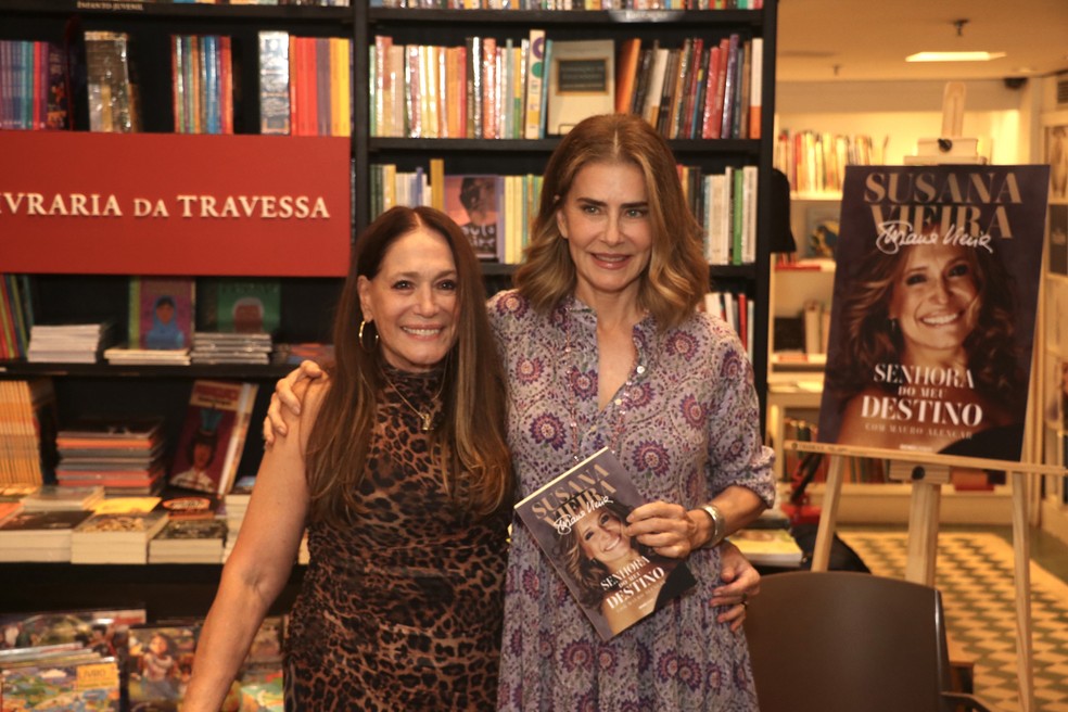 Maite Proenca prestigia o livro de Susana Vieira — Foto: Rogério fidalgo AGNEWS