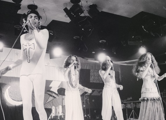 Apresentação d'Os Doces Barbaros - Gilberto Gil, Maria Bethânia, Caetano Veloso e Gal Costa, 1976