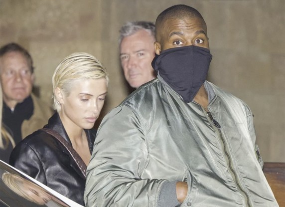 Kanye West e Bianca Censori pensam em ir à Austrália visitar a família dela
