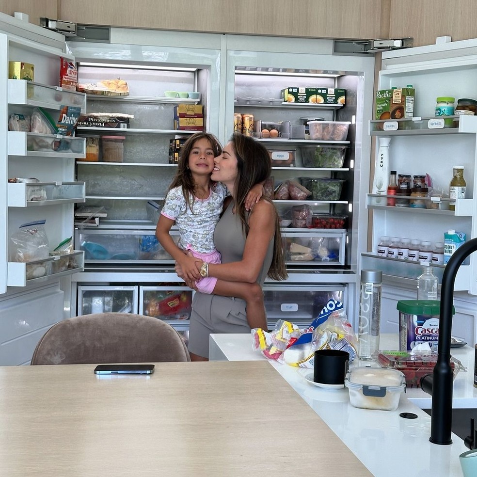 Adriana Sant'Anna e a filha caçula, Linda — Foto: Reprodução/Instagram