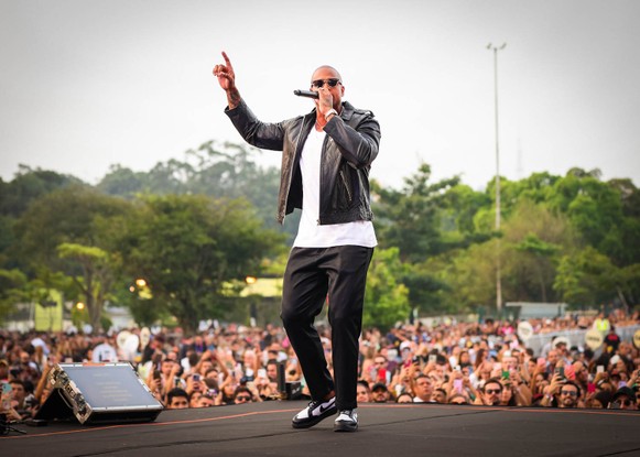 Léo Santana faz show no Luan City Festival