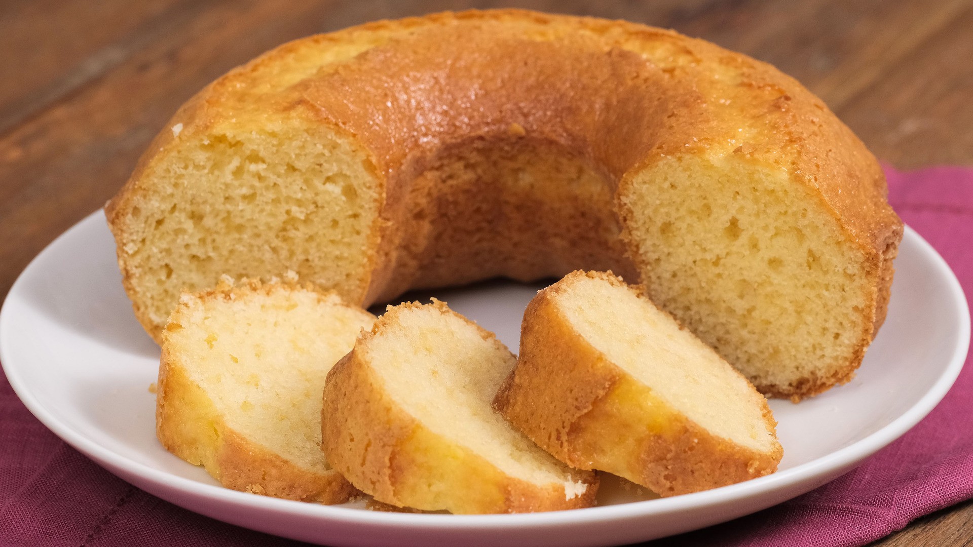 15 receitas de bolo de liquidificador simples e práticas