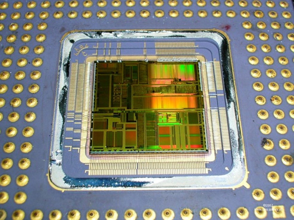 Imagem expõe o Pentium 60, primeiro processador da Intel com o nome  — Foto: Reprodução/Intel