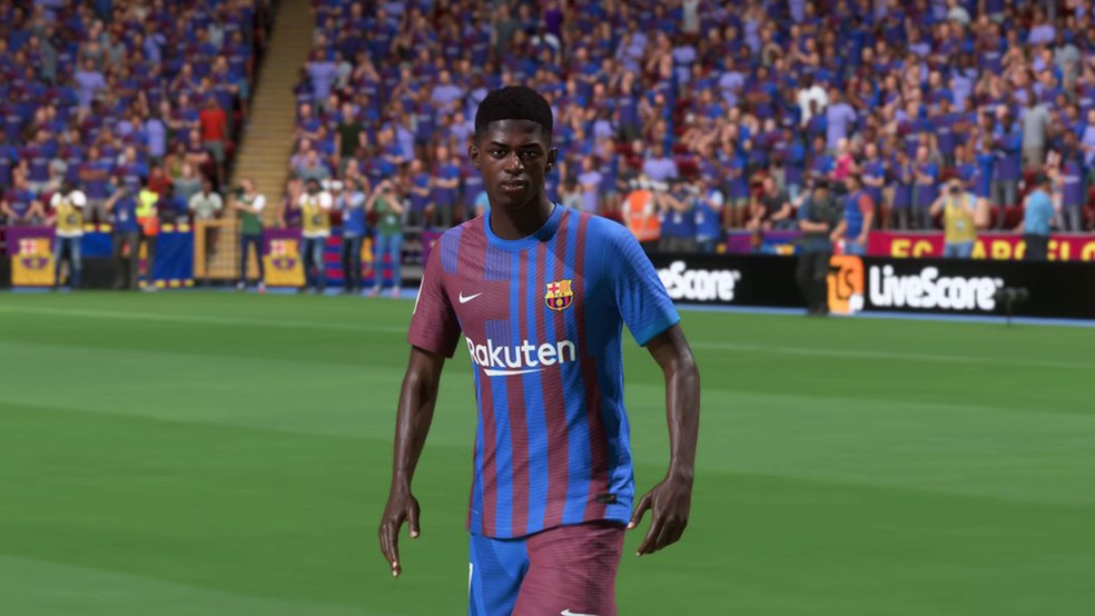 Ousmane Dembélé pode não estar em um bom momento da carreira na vida real, mas no FIFA 22 o jogador faz diferença em campo — Foto: Reprodução/Julio Puiati